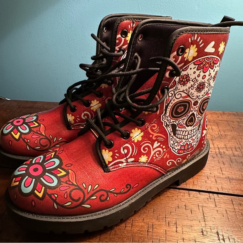 Thread Domain Vegan Boots - Brown with Skull & Flowers, NWOT Size 6